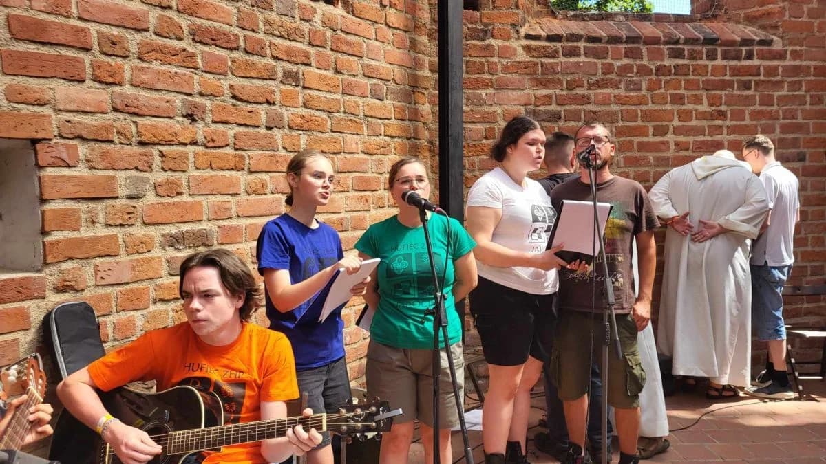 Msza Święta za zmarłych muzyków na Jarocin Festiwal 2024