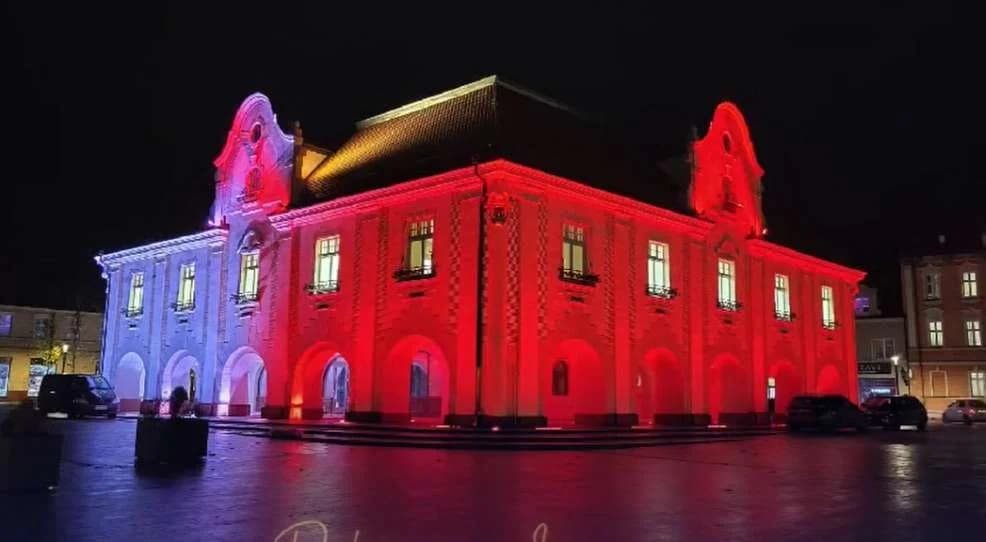 Nowe oświetlenie i wnętrza ratusza w Jarocinie — zdjęcie 2 z 12