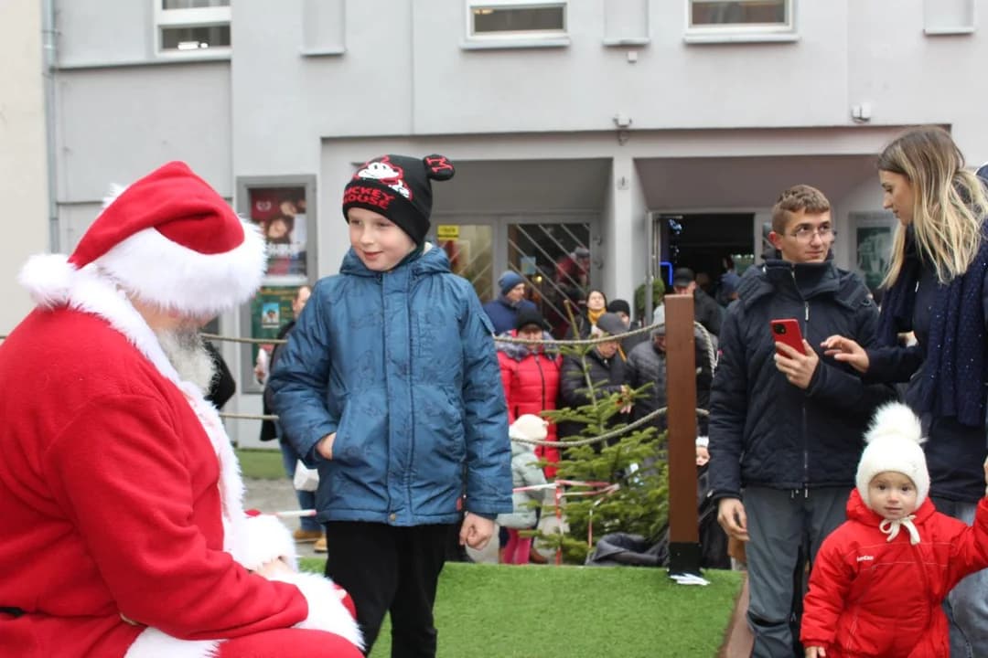 W Jarocinie trwa Jarmark Świąteczny. Zobacz, co można kupić — zdjęcie 2 z 226