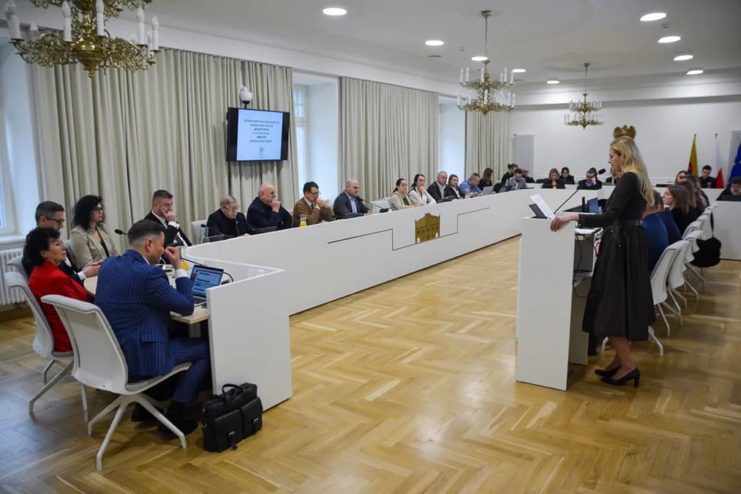 Posiedzenie Rady Miejskiej w Jarocinie (grudzień 2025) — zdjęcie 3 z 24