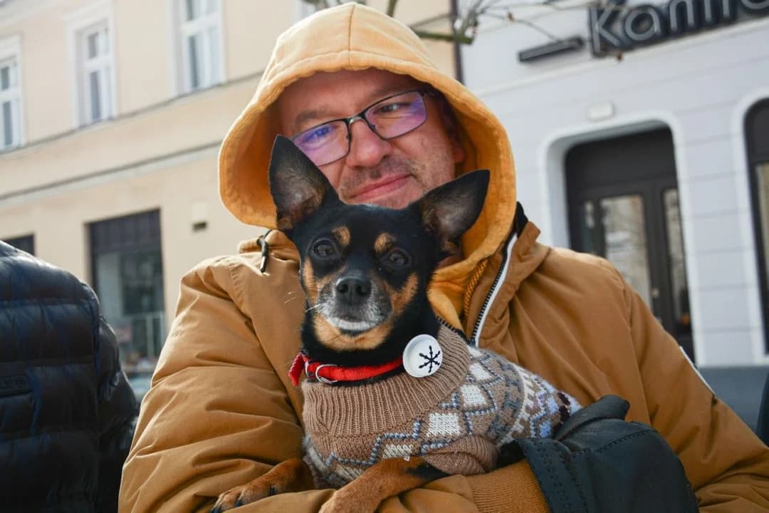 Mimo mrozu na rynku w Jarocinie zrobiło się dzisiaj gorąco. Ludzie wyszli z domów, aby swoją radością i energią pomóc Julce [ZDJECIA] — zdjęcie 2 z 54