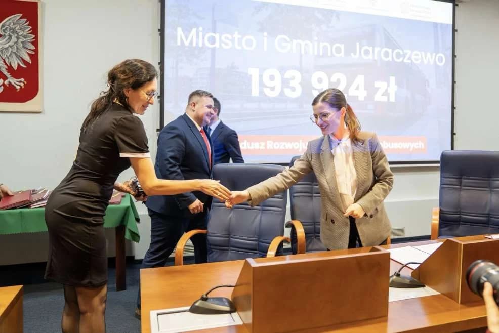 Umowy na dofinansowania do przewozów autobusowych — zdjęcie 2 z 9