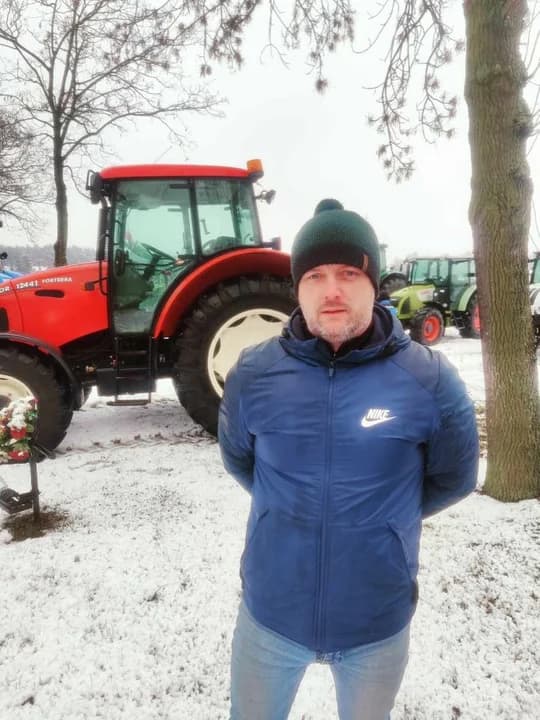 Jarocińscy rolnicy jadą na blokadę drogi do Gołuchowa — zdjęcie 4 z 36