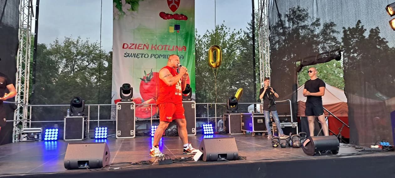 Dom Kultury w Kotlinie jest jeszcze piękniejszy niż zwykle. Za sprawą kobiet [ZDJĘCIA, WIDEO]