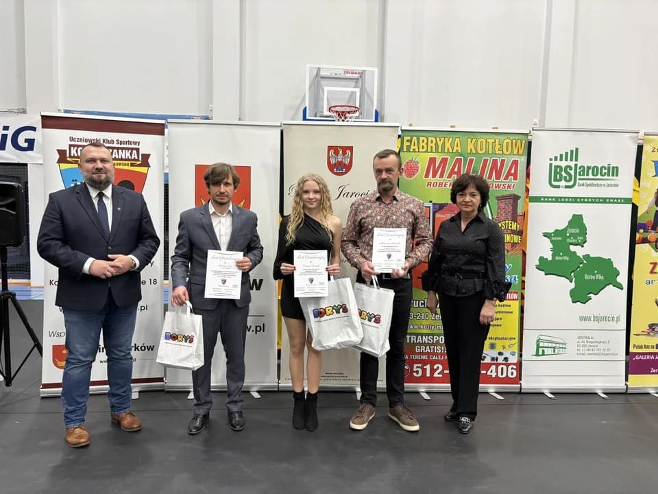 "Komorzanka" podsumowała 2024 rok na świątecznym spotkaniu w szkole [ZDJĘCIA] — zdjęcie 5 z 7