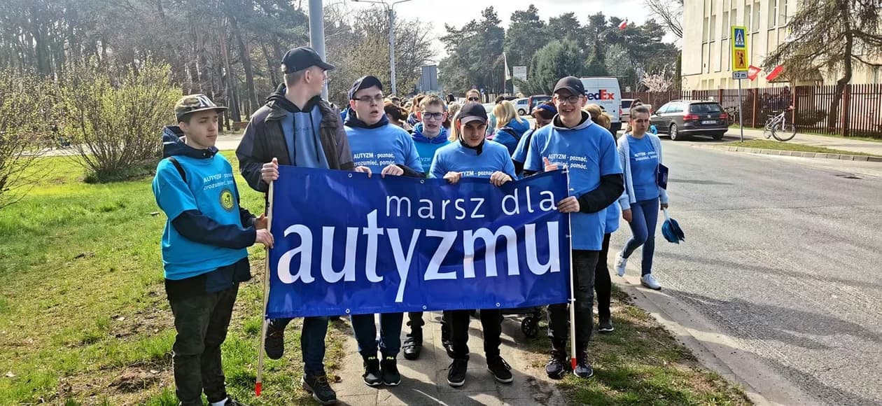 Kolejny Marsz dla Autyzmu przeszedł ulicami Jarocina [ZDJĘCIA]