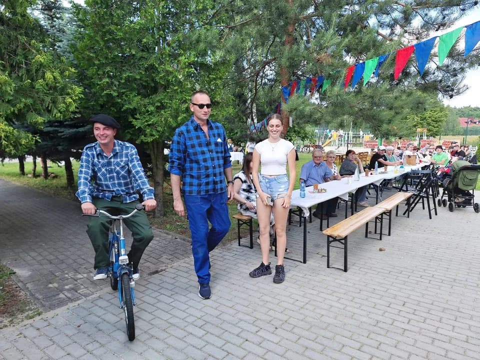 Pierwszy Dzień Sąsiada w Roszkowie w stylu PRL-u