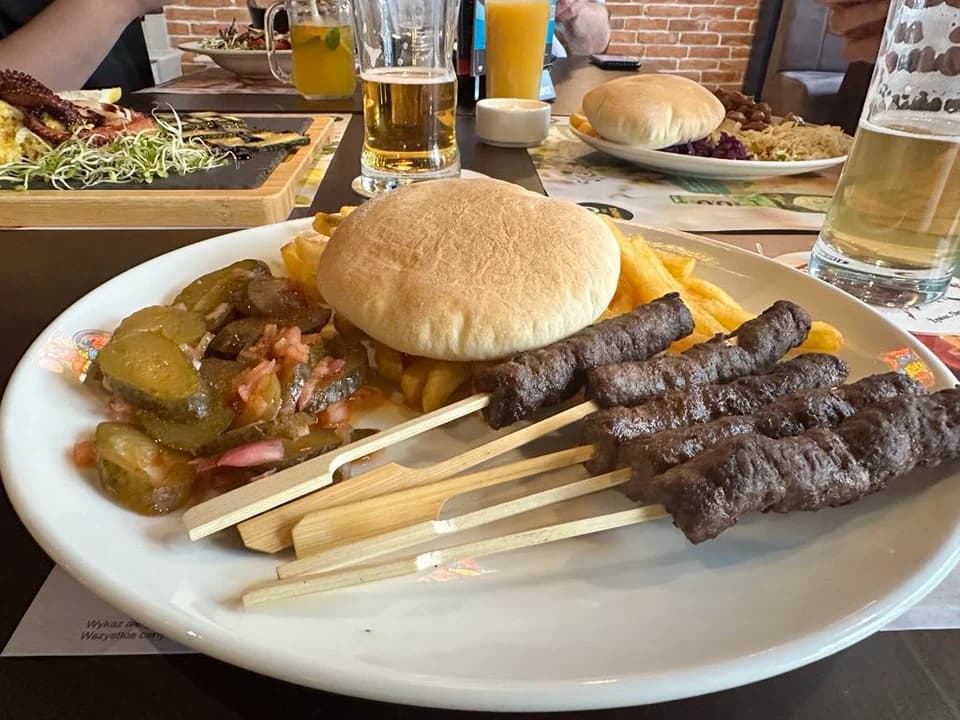 Odwiedziliśmy niedawno otwartą restaurację Sphinks w Jarocinie. Każdy zamówił inne danie. Jakie wrażenia? — zdjęcie 1 z 17
