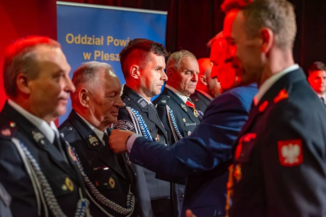 Siedmioro strażaków z prestiżowymi medalami. Wśród nich wiceburmistrz — zdjęcie 6 z 21