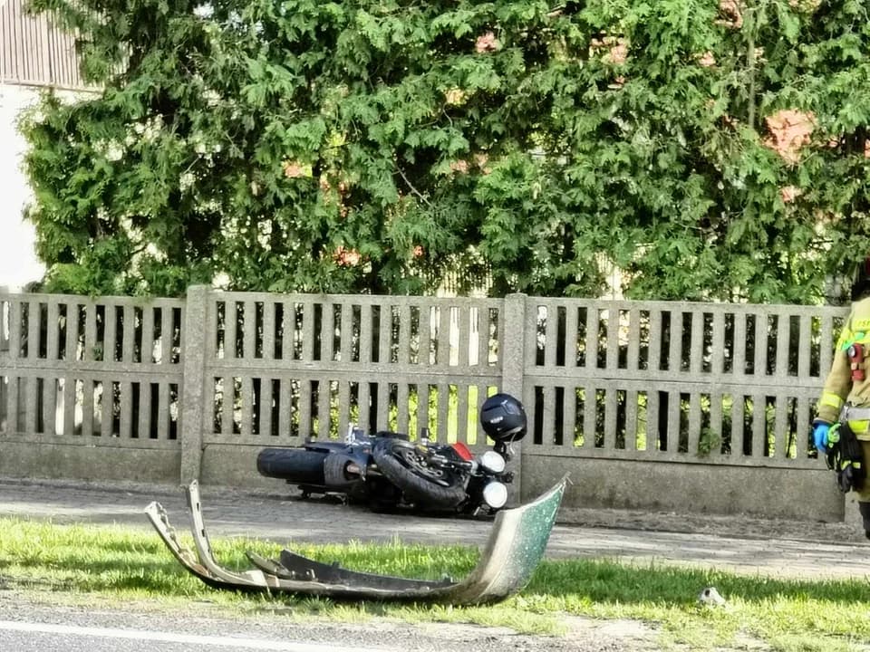Zderzenie auta osobowego z motocyklistą w Jaraczewie