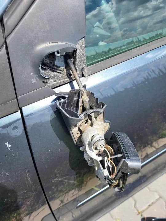 Policja poszukuje sprawców uszkodzenia pojazdów w Bachorzewie
