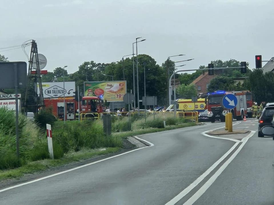 Zderzenia trzech aut w Witaszycach — zdjęcie 2 z 21