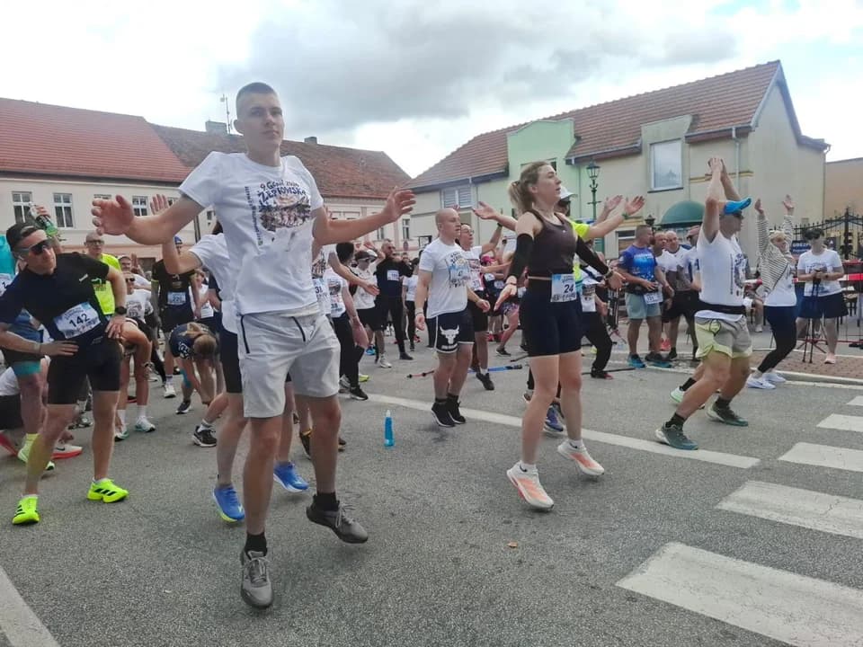 Rekordowa Górka Żerkowska. Kto pobiegł ulicami miasta - znajdźcie siebie albo znajomych na ZDJĘCIACH — zdjęcie 6 z 119
