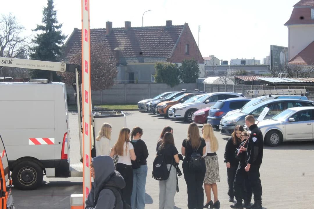 Przyszli uczniowie zwiedzali Zespół Szkół Ponadpodstawowych nr 2 w Jarocinie [ZDJĘCIA] — zdjęcie 4 z 40