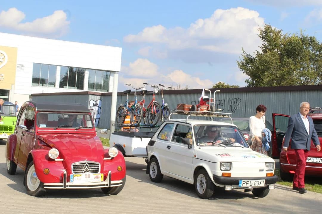 Uczestnicy 14. Rajdu Pojazdów Zabytkowych  w Jarocinie [ZDJĘCIA, WIDEO]