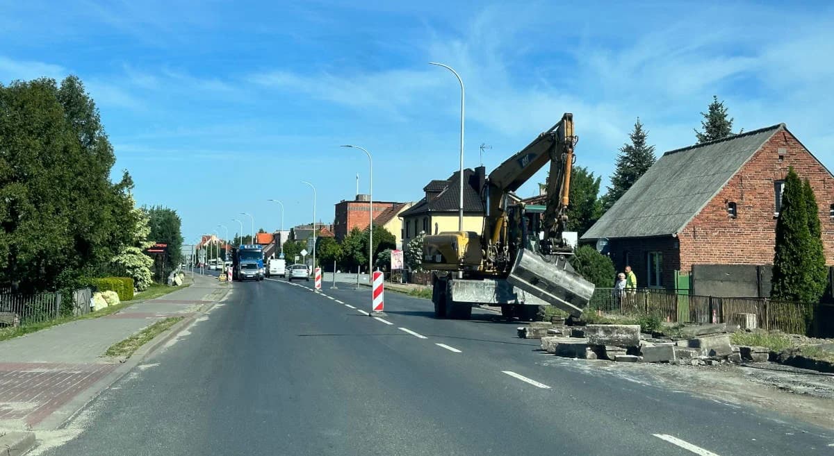 Trwa remont dwóch ważnych ulic w centrum Jarocina. Jak długo potrwają utrudnienia? [ZDJĘCIA]