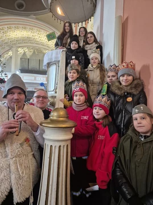 IV Parafialny Orszak Trzech Króli w Cielczy. Diabły walczyły z aniołami [ZDJĘCIA] — zdjęcie 5 z 41