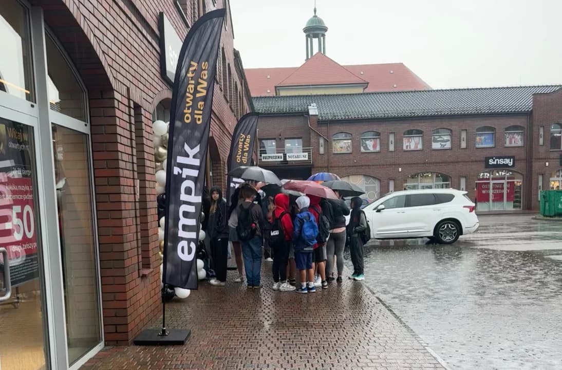Empik w Jarocinie otwarty! Mimo deszczu na inaugurację księgarni przybyło wielu klientów [ZDJĘCIA]
