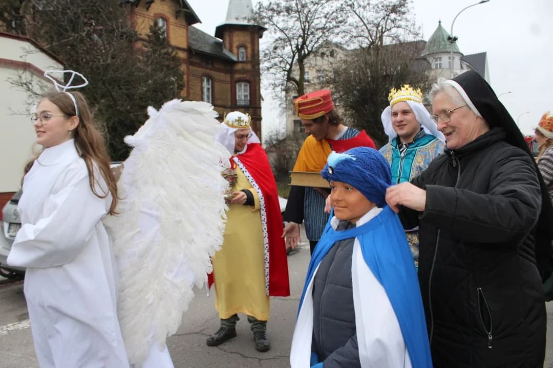 Orszak Trzech Króli i Jarocińskie Kolędowanie odbyły się już po raz trzynasty [ZDJĘCIA] — zdjęcie 3 z 195