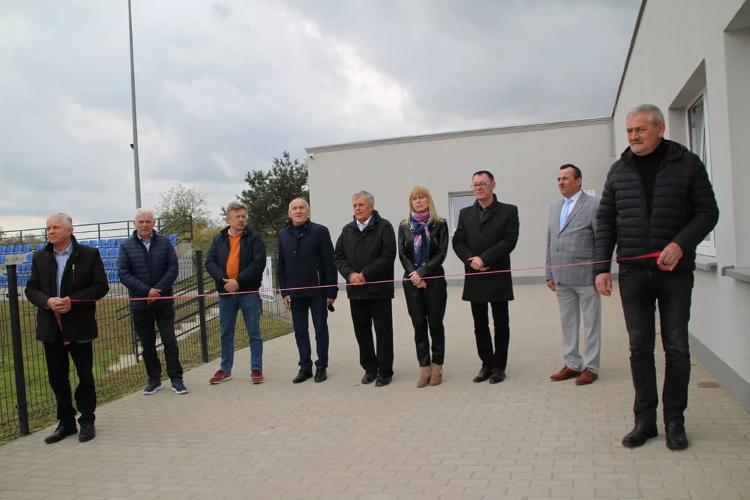 Otwarcie boiska sportowego w Magnuszewicach — zdjęcie 5 z 51