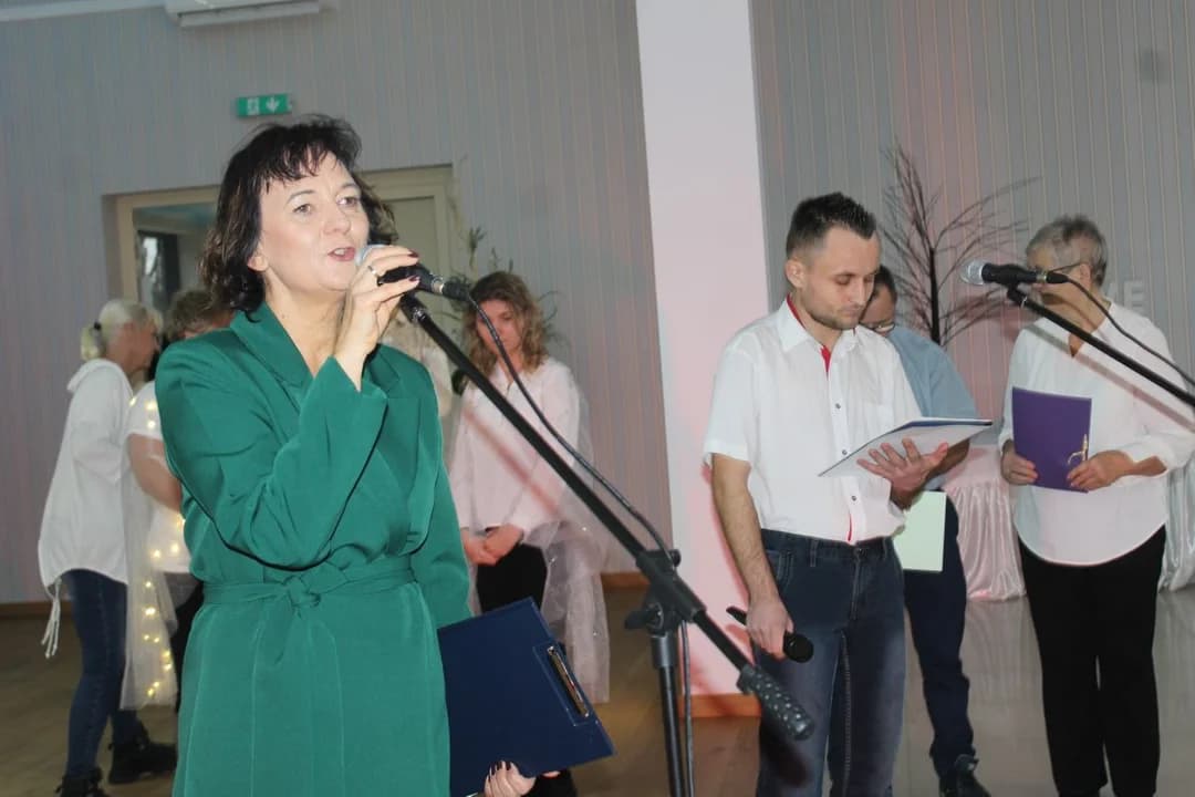 Świąteczne spotkanie Środowiskowego Domu Samopomocy w Jarocinie. Prezenty tydzień przed Wigilią [ZDJĘCIA] — zdjęcie 2 z 111