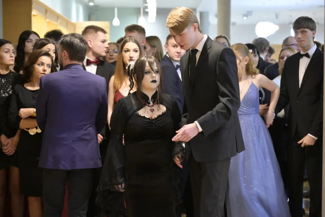 Na tradycyjnej studniówce bawią się uczniowie Zespołu Szkół Ponadpodstawowych nr 1 w Jarocinie