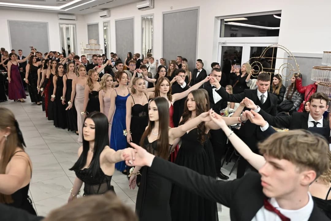 Studniówki 2026 na półmetku. Tak bawili się maturzyści ZSP nr 2 w Jarocinie [ZDJĘCIA cz.1]