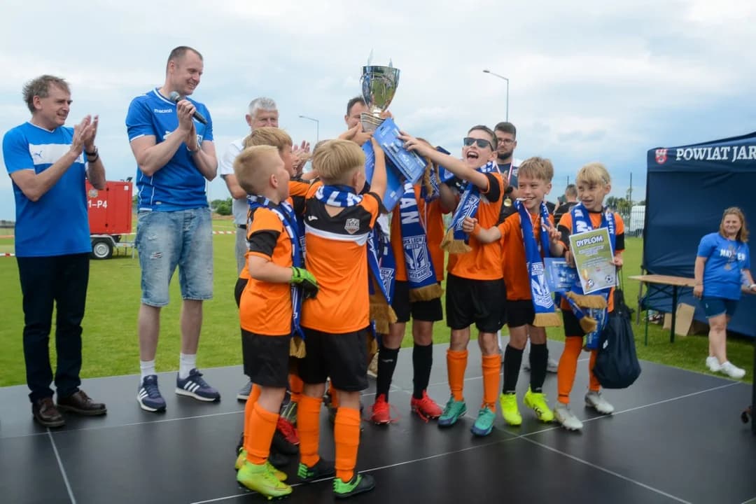 „Bądź jak Mistrz”, czyli turniej o Puchar Starosty Jarocińskiego był kulminacją powiatowego festynu rodzinnego. Kto zdobył trofeum? [ZDJĘCIA]