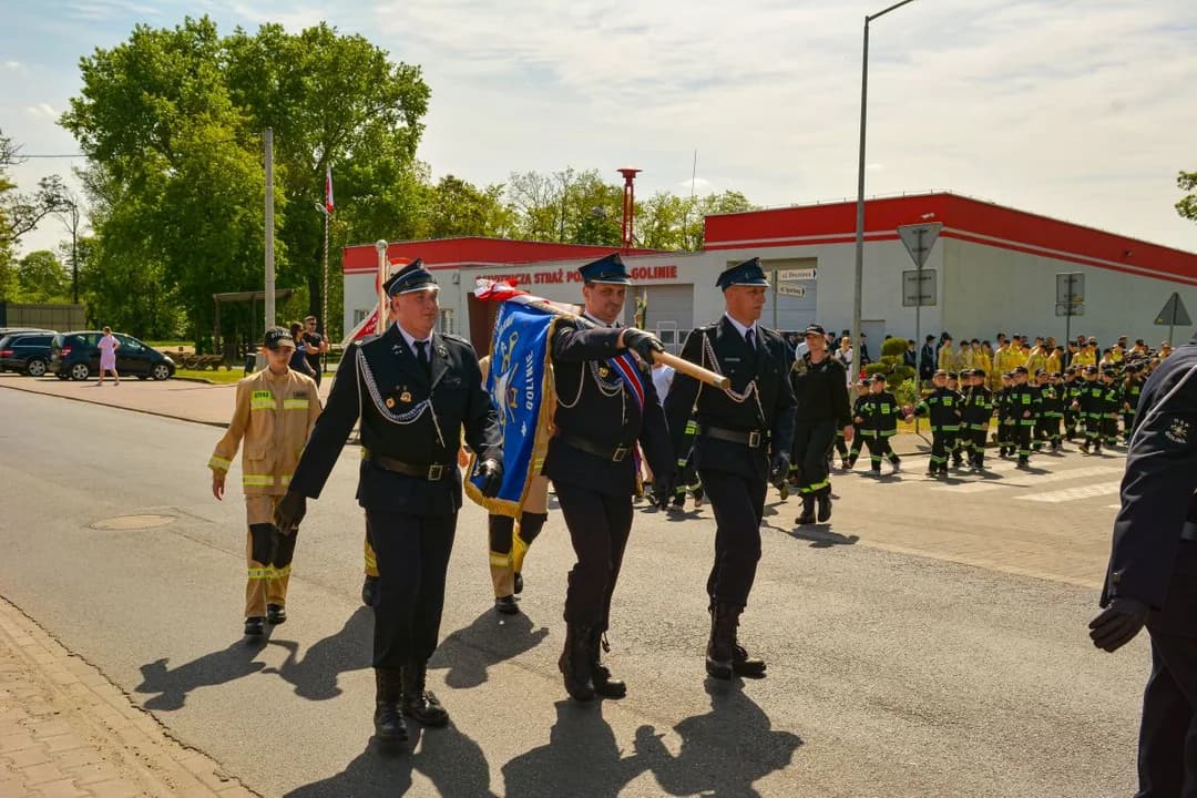 Ślubowanie Młodzieżowych i Dziecięcych Drużyn Pożarniczych w Golinie — zdjęcie 4 z 106