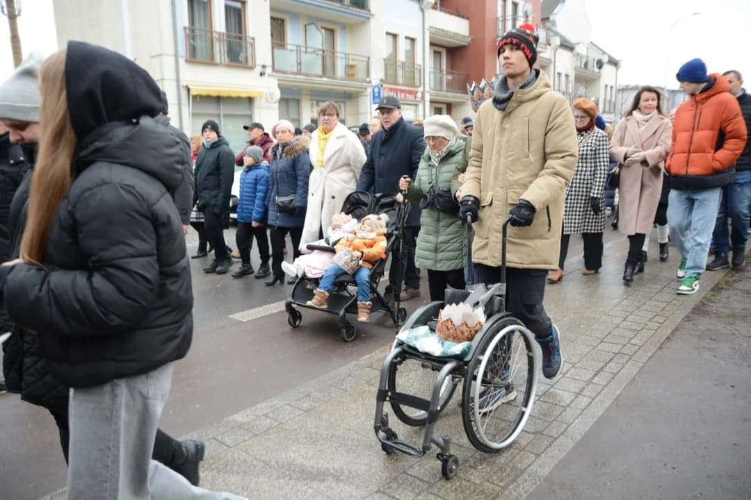 14. Jarocińskie Kolędowanie z Orszakiem Trzech Króli. Najwięcej było przedszkolaków  [ZDJĘCIA]