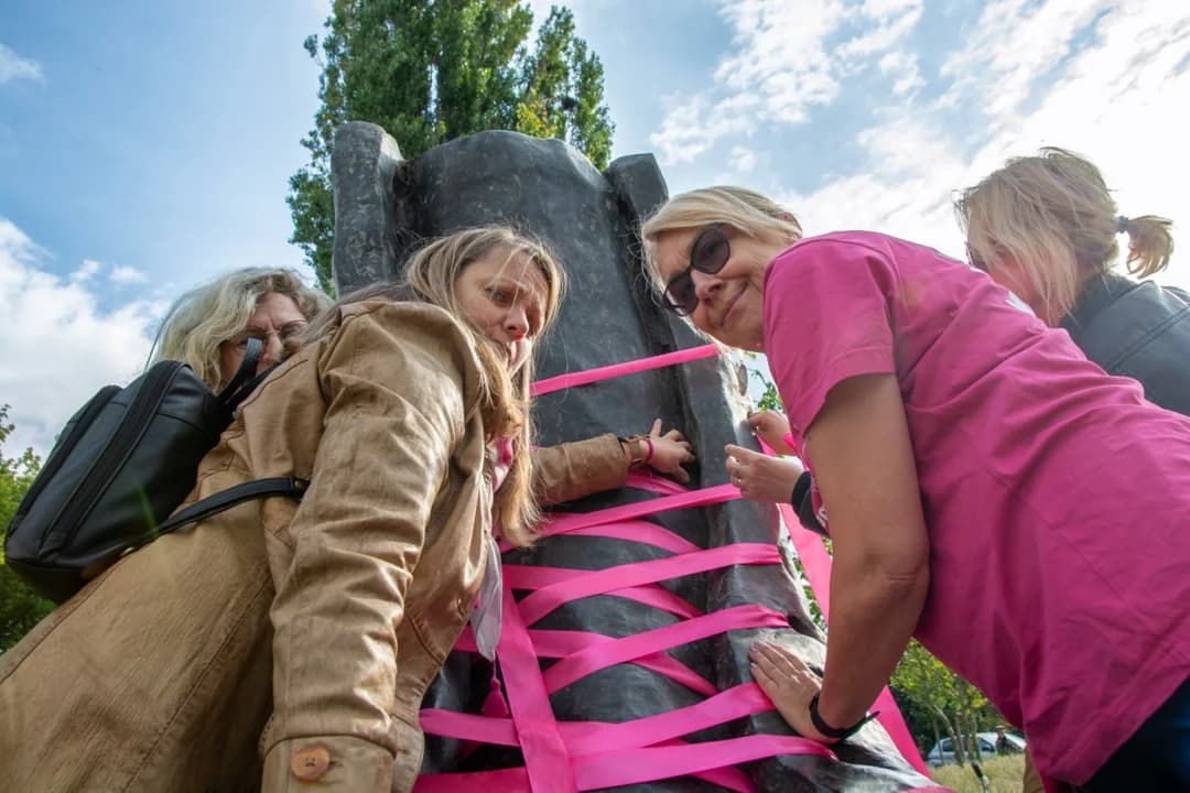Akcja Jarocińskiego Klubu Amazonka i Fundacji Ogród Marzeń na rozpoczęcie różowego października — zdjęcie 1 z 62