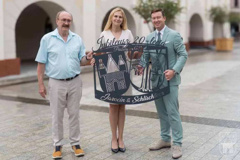 Dwa lata rządów - jaką ocenę dają burmistrzowi mieszkańcy, jaką radni? Jest piątka, ale i jedynka...