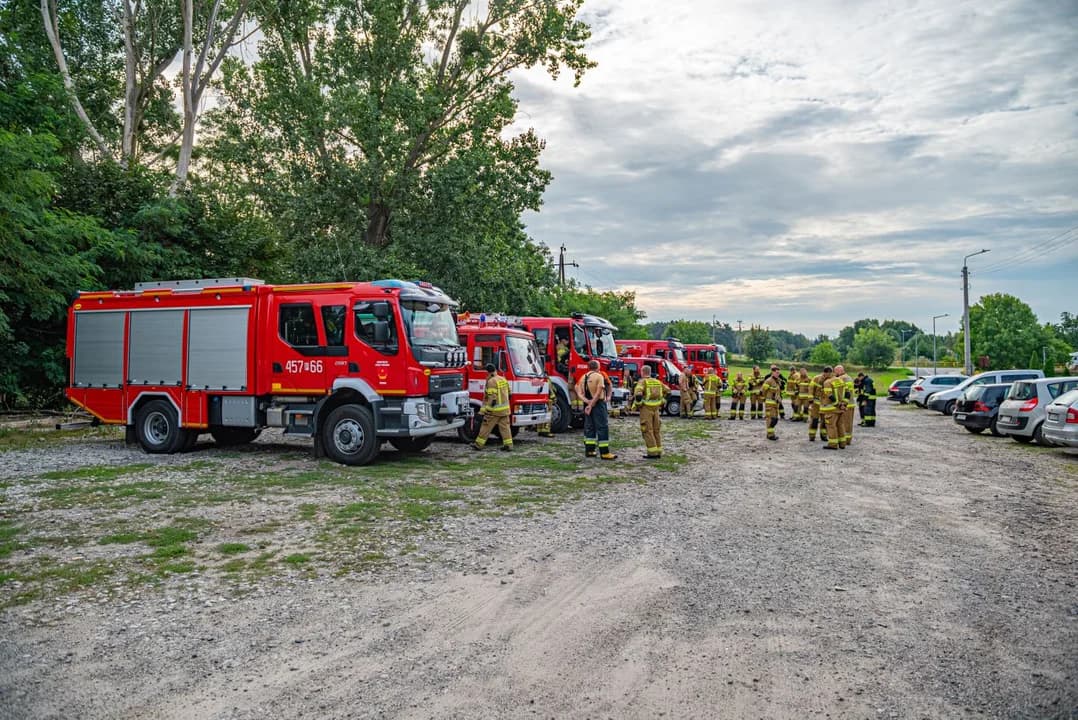 Strażacy ćwiczyli pompowanie 8000 l/min i walkę z powodzią [ZDJĘCIA] — zdjęcie 4 z 101