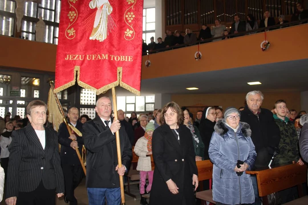 Franciszkanie w Jarocinie rozpoczęli świętowanie 90-lecia z biskupem kaliskim — zdjęcie 3 z 122