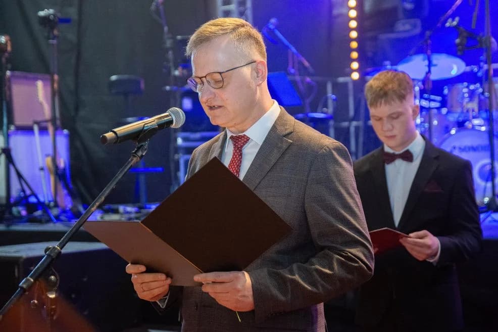 Studniówka LO w Jarocinie cz.2 — zdjęcie 4 z 79