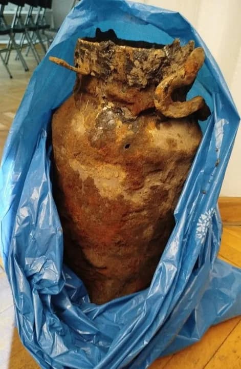 Kiedyś w tej kance noszono mleko. W czasie wojny ukryto w niej sztandar. Ma on związek z Jarocinem [ZDJĘCIA] — zdjęcie 3 z 17
