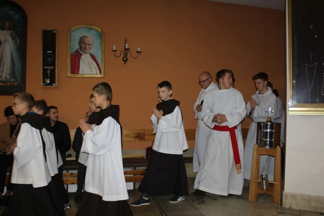 Prawie 200 osób przyjęło wczoraj sakrament bierzmowania w parafii św. Antoniego Padewskiego w Jarocinie — zdjęcie 5 z 122