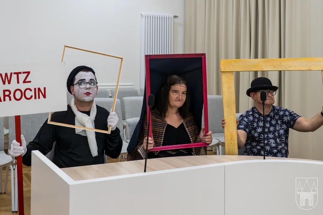 Frida, Salvador Dali, Vincent van Gogh, Mona Lisa i Dama z łasiczką zawitały do ratusza w Jarocinie [ZDJĘCIA, WIDEO] — zdjęcie 3 z 19