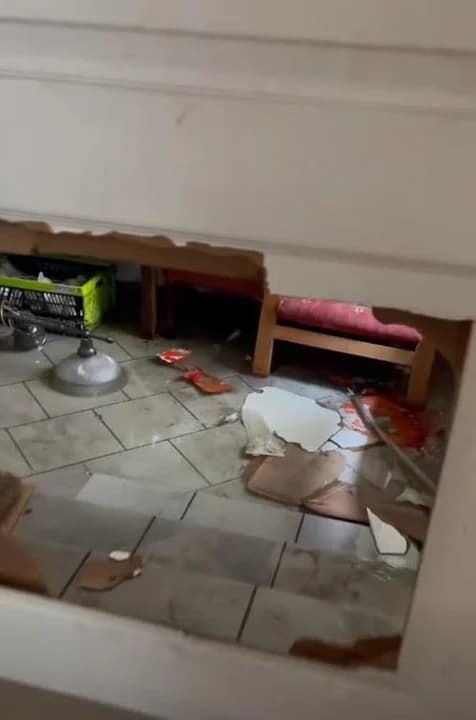 Włamanie w biały dzień w centrum miasta. Właściciel: „Kaloryfery, rury wyrywane ze ścian” — zdjęcie 3 z 6
