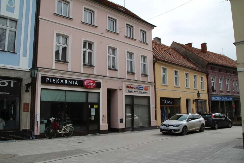 Gmina Jarocin wynajęła część kamienicy na rynku. Powstaną tam między innymi ogólnodostępne toalety