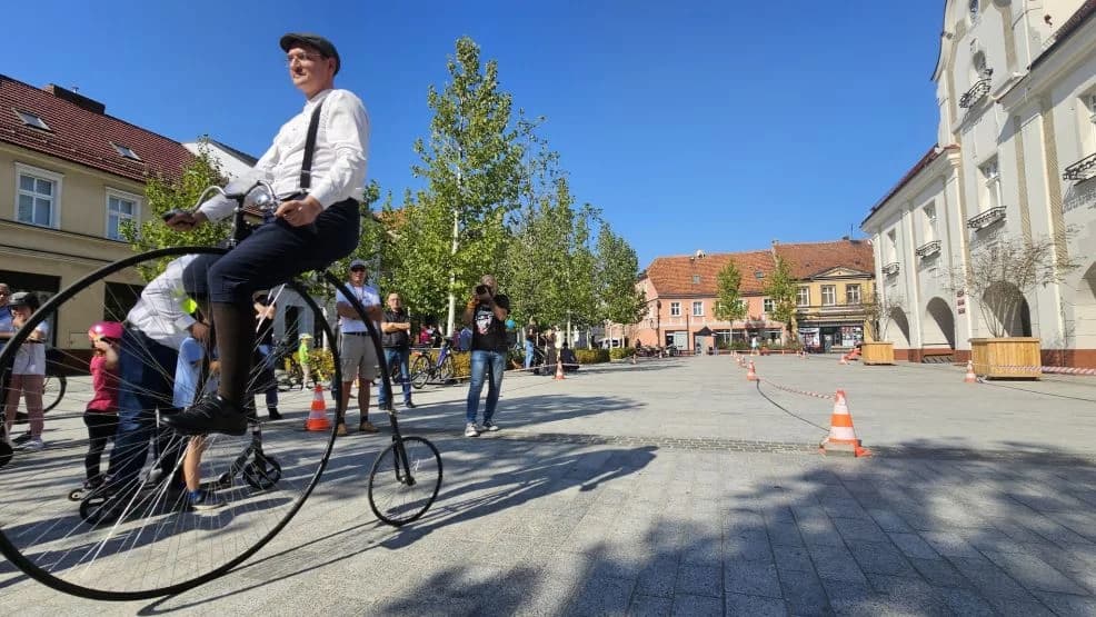 Jest decyzja w sprawie wprowadzenia ruchu samochodów na jarociński rynek. W grę wchodzą duże pieniądze [ZDJĘCIA, SONDA] — zdjęcie 5 z 11