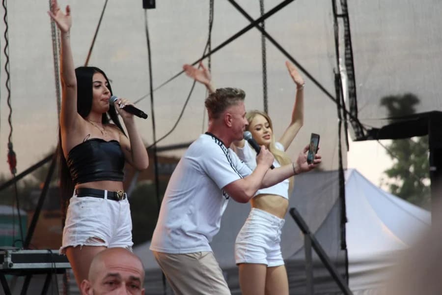 Publiczność każdego roku bawi się doskonale przy muzycznych przebojach