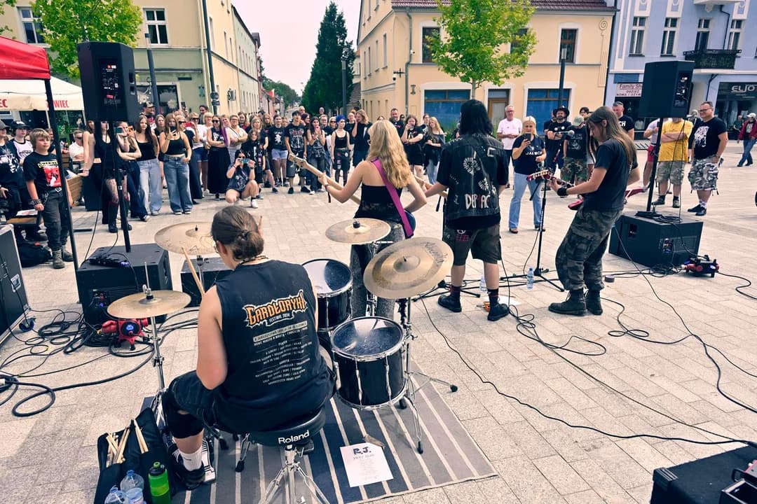 Jarocin Festiwal 2026. Występ zespołu Rozkład Jazdy i wystawa kończąca warsztaty plastyczne