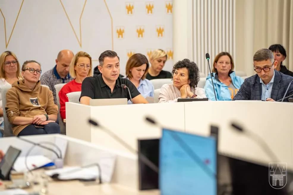 Posiedzenie Komisji Budżetu i Finansów Rady Miejskiej w Jarocinie — zdjęcie 2 z 26