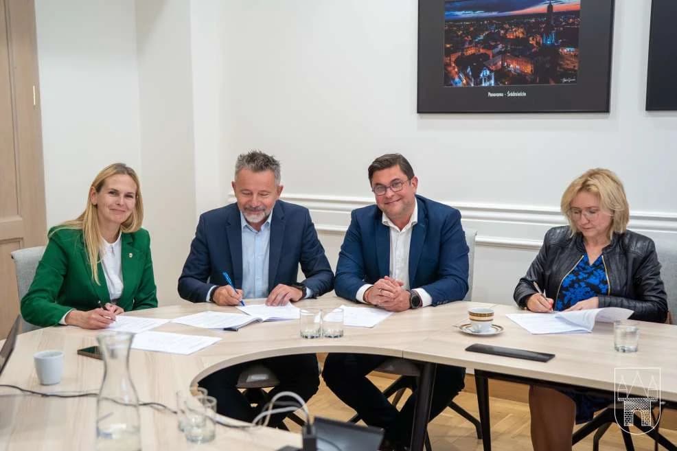 Jarocińska Spółdzielnia Energetyczna stała się faktem. Jak to może się odbić na naszych rachunkach? [ZDJĘCIA, SONDA]