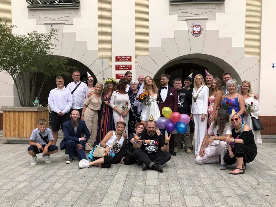 Ta miłość narodziła się na Jarocin Festiwalu dwa lata temu. Kaja i Tomasz wzięli ślub w ratuszu [ZDJĘCIA] — zdjęcie 5 z 28