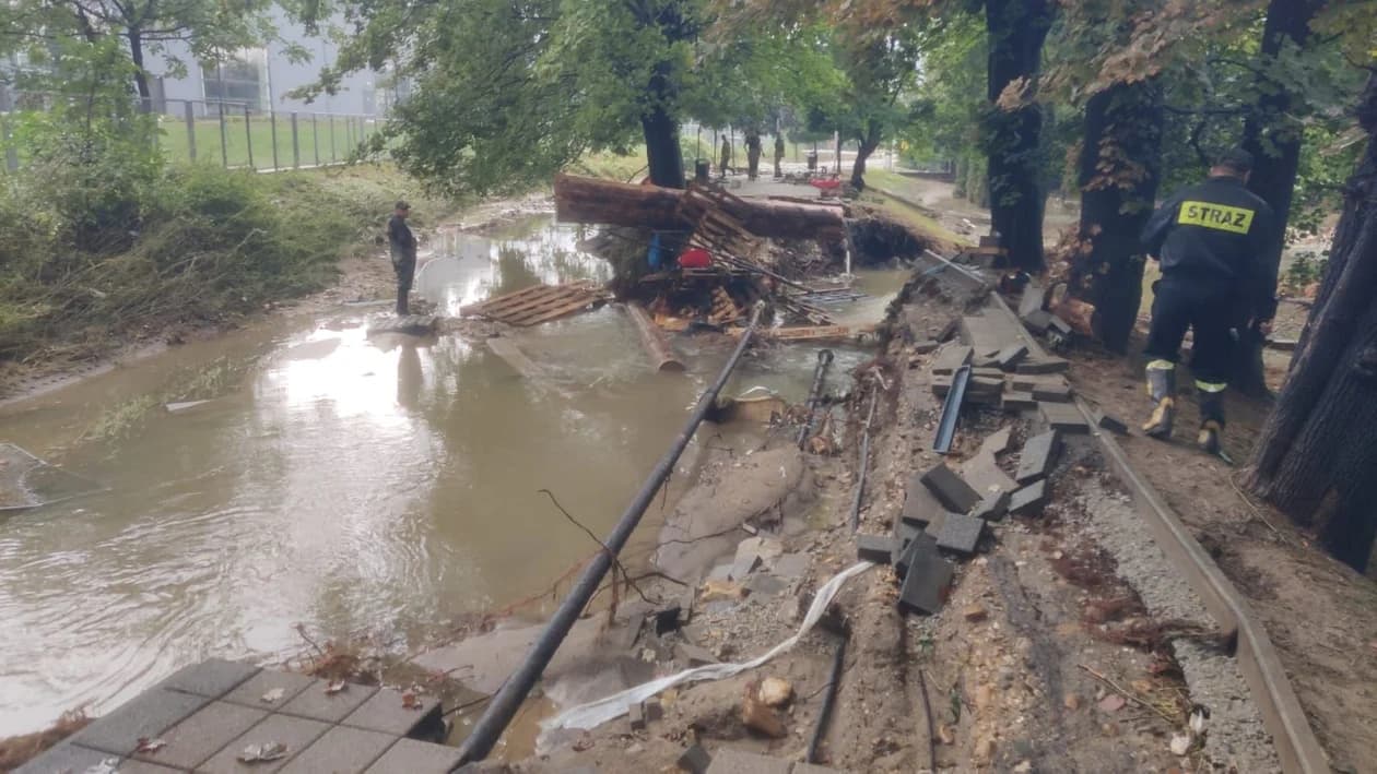 Jarocińscy strażacy walczą ze skutkami powodzi na południu Polski
