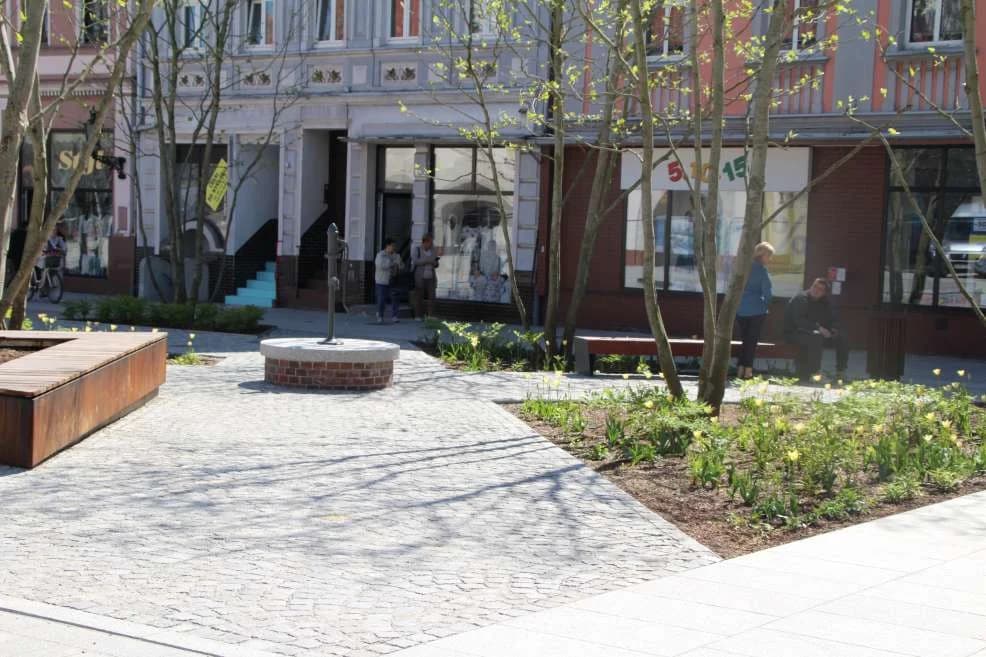 Jest decyzja w sprawie wprowadzenia ruchu samochodów na jarociński rynek. W grę wchodzą duże pieniądze [ZDJĘCIA, SONDA] — zdjęcie 6 z 11