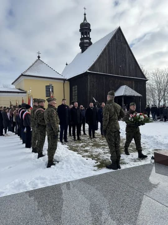 W Lgowie uczcili pamięć powstańców wielkopolskich oraz mjr Zbigniewa Ostroroga-Gorzeńskiego w 156. rocznicę urodzin [ZDJĘCIA] — zdjęcie 3 z 26
