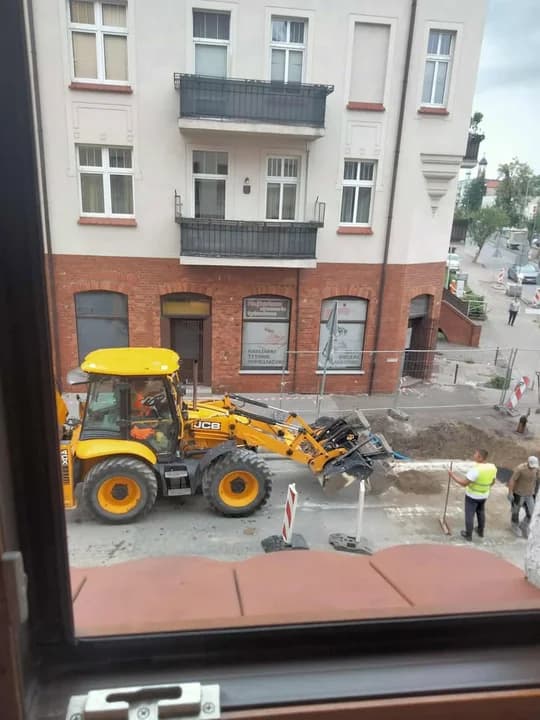 UWAGA utrudnienia w centrum Jarocina. Zamknięta ulica i wyłączone przystanki. Zmiany w komunikacji — zdjęcie 2 z 14